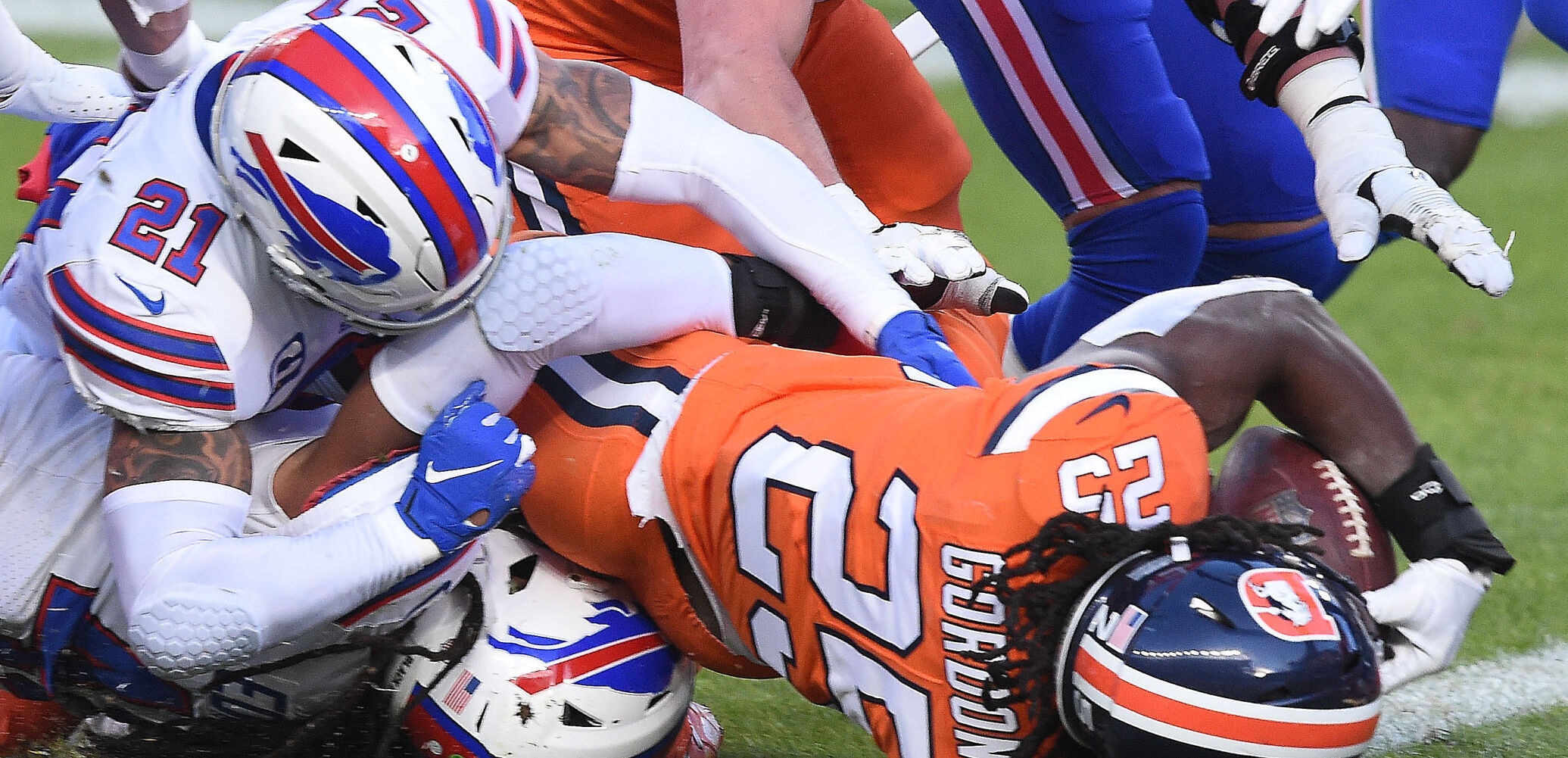 122020-s-broncosbills 08.JPG